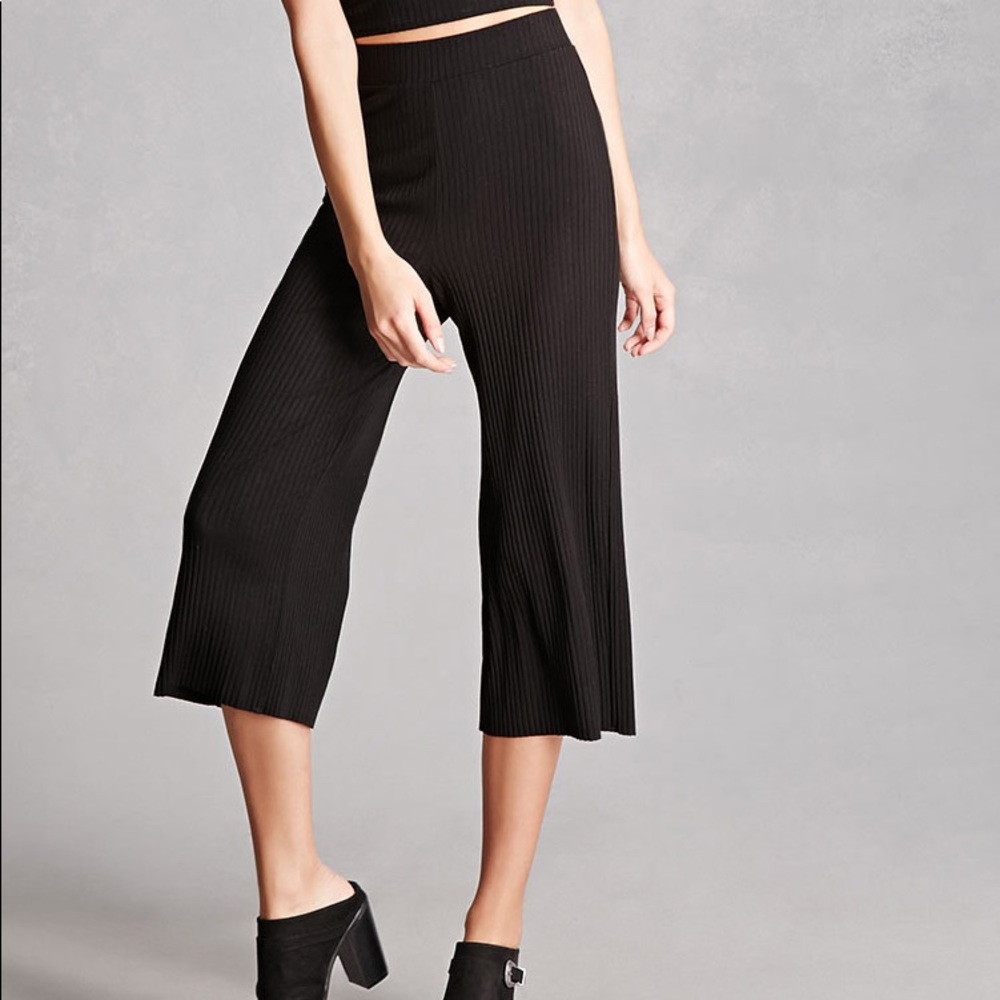 Forever 21 Black Ribbed Capri Wide Leg Pant Large